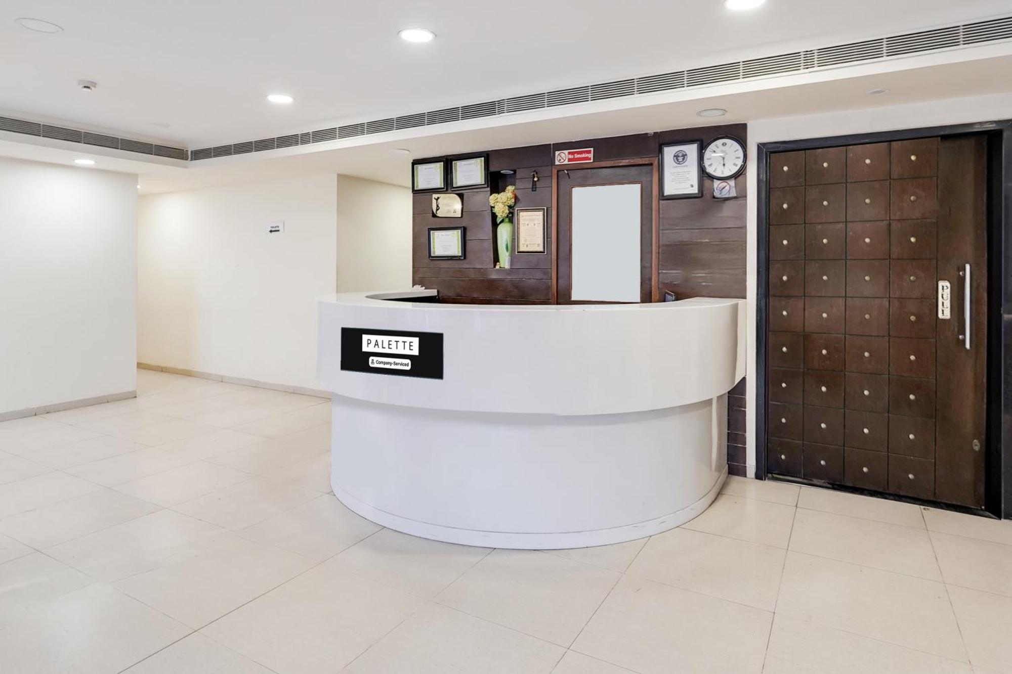 Palette Country Club Surat Hotel Exterior foto